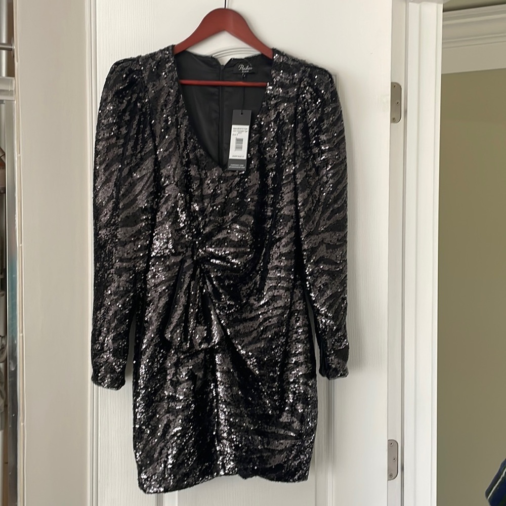 Parker sequin dress sz 6. Fully lined, back zipper. AMAZING!!